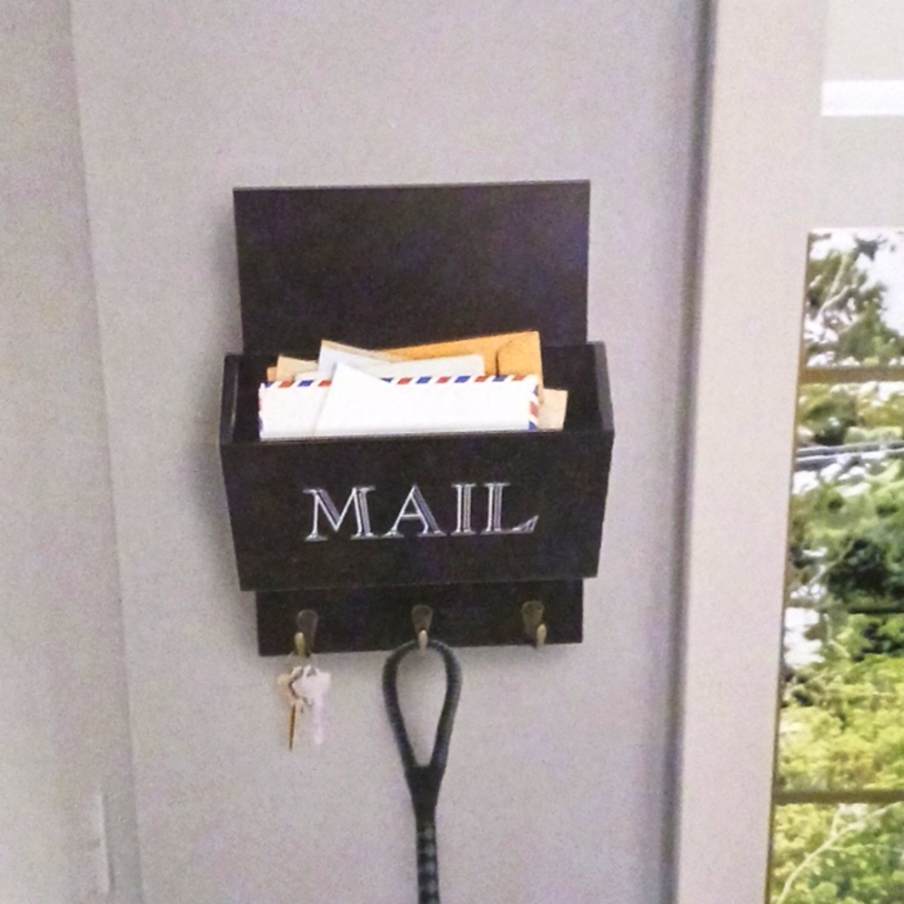 Belle Maison ⚜️ Mail Organizer With Hooks 🪝